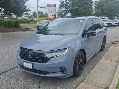 Used 2024 Honda Odyssey Sport image 3