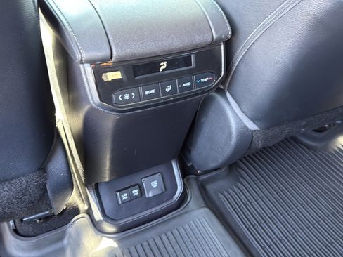 Used 2021 Toyota Highlander Limited AWD/4WD image 17