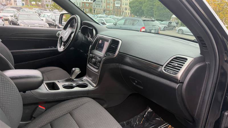 Used 2020 Jeep Grand Cherokee Laredo AWD/4WD image 12