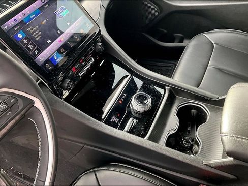 Used 2024 Jeep Grand Cherokee Limited w/ Black Appearance Package image 18