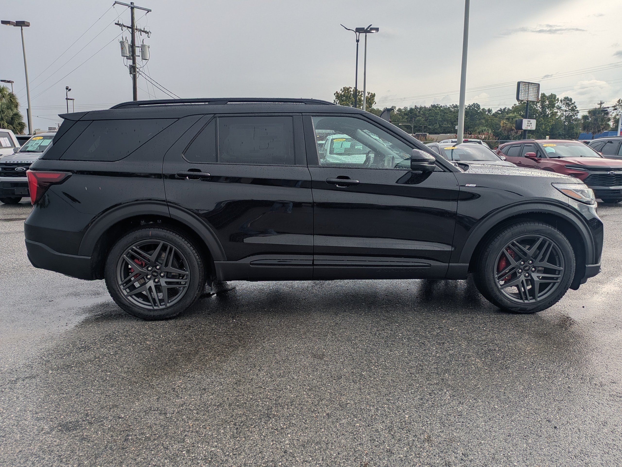New 2026 Ford Explorer ST-Line w/ ST-Line Street Pack RWD image 3