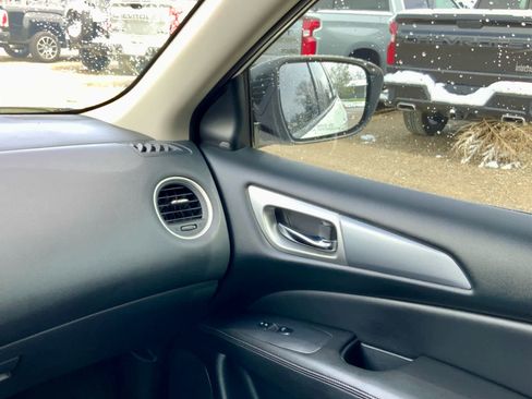 Used 2020 Nissan Pathfinder SL AWD/4WD image 34
