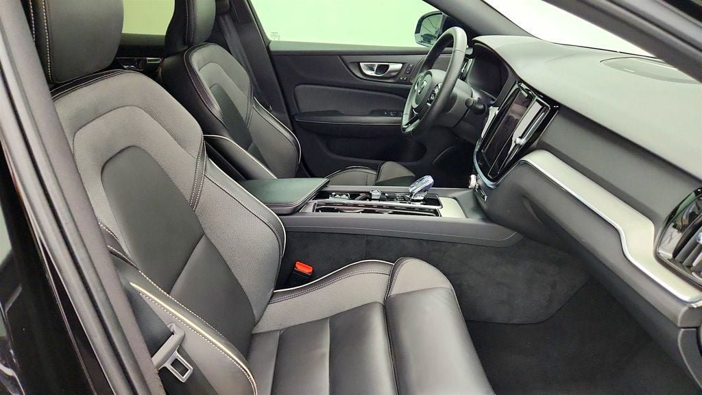 Used 2024 Volvo S60 B5 Plus w/ Climate Package AWD/4WD image 23