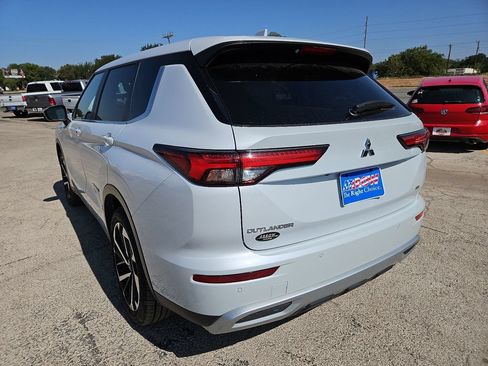 Used 2024 Mitsubishi Outlander SE FWD image 8