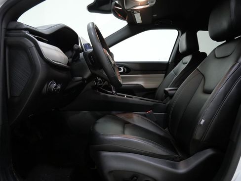 Used 2025 Jeep Compass Limited image 12