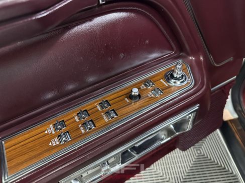 Used 1988 Lincoln Town Car Signature image 29