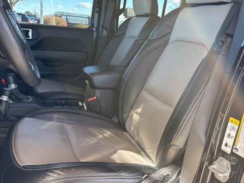 Used 2018 Jeep Wrangler Unlimited Sahara image 10