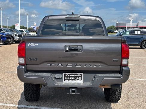Used 2019 Toyota Tacoma TRD Off-Road AWD/4WD image 6