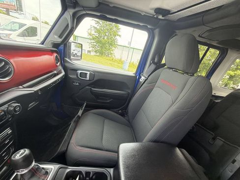 Used 2019 Jeep Wrangler Unlimited Rubicon AWD/4WD image 11
