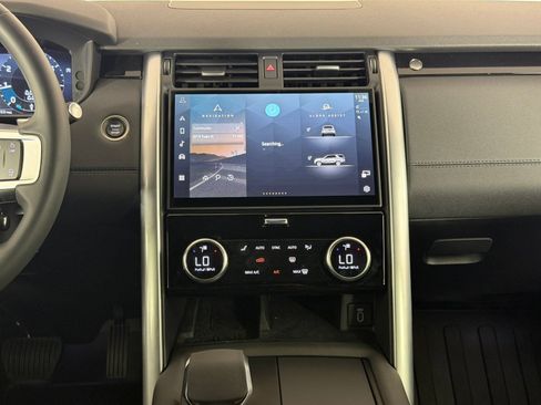 Used 2026 Land Rover Discovery S AWD/4WD image 16