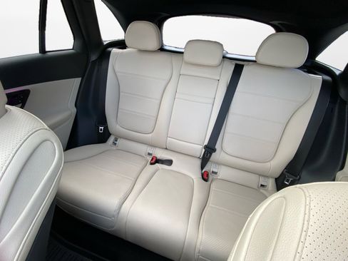 Used 2023 Mercedes-Benz GLC 300 4MATIC image 12