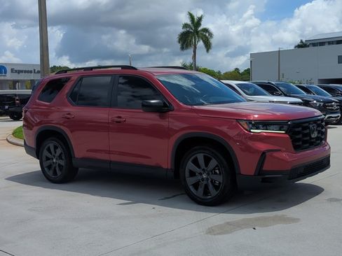 Used 2024 Honda Pilot Sport image 3