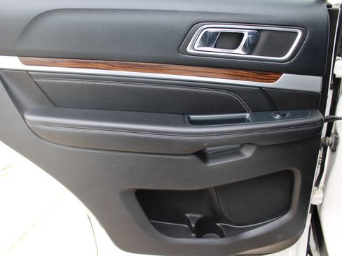 Used 2016 Ford Explorer Limited w/ Equipment Group 301A AWD/4WD image 10