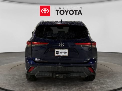 Used 2022 Toyota Highlander XLE FWD image 7