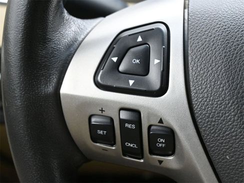 Used 2018 Ford Taurus SEL image 5