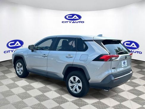 Used 2022 Toyota RAV4 LE FWD image 6