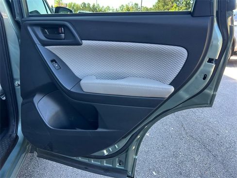 Used 2018 Subaru Forester 2.5i Premium image 16