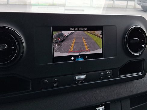 Used 2024 Mercedes-Benz Sprinter 2500 image 18