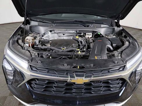 Used 2025 Chevrolet Trax LT w/ Driver Confidence Package FWD image 16