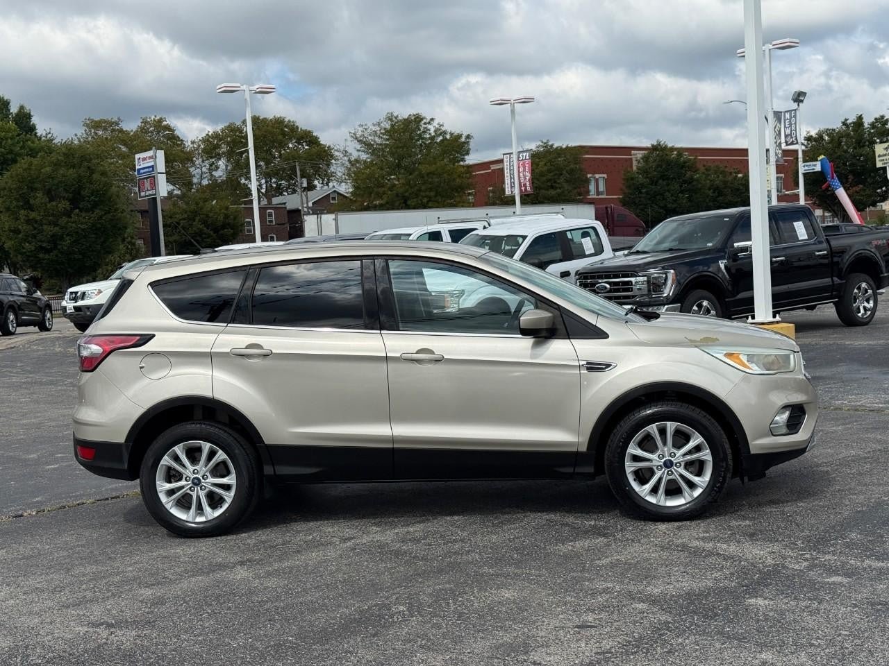Used 2017 Ford Escape SE FWD image 5