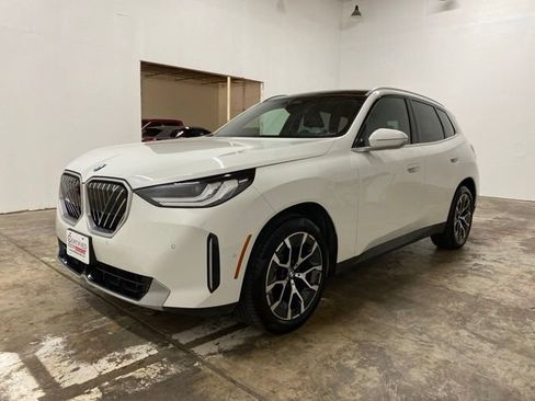 Used 2025 BMW X3 xDrive30i AWD/4WD image 1