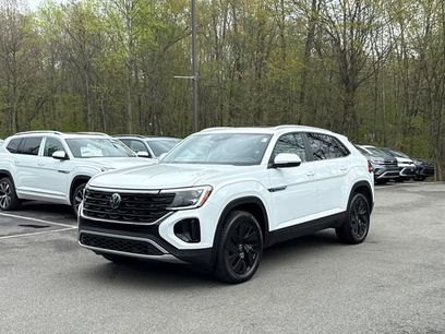 Used 2025 Volkswagen Atlas Cross Sport SE w/ Panoramic Sunroof Package