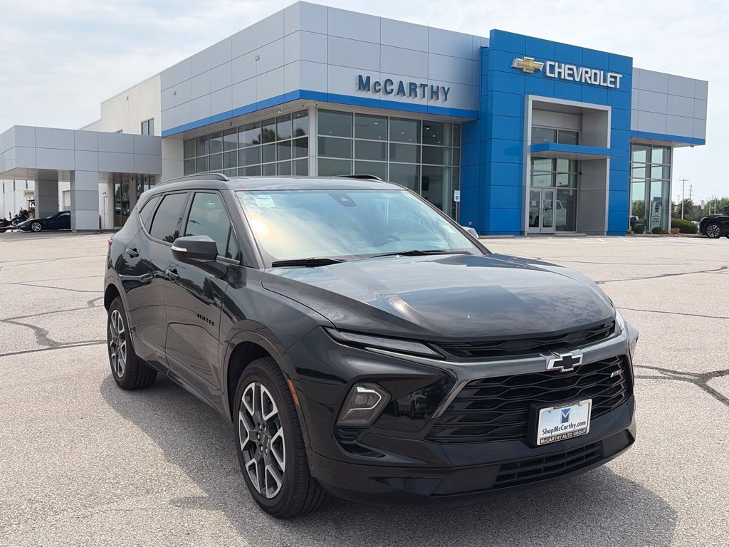 Used 2025 Chevrolet Blazer RS FWD image 1