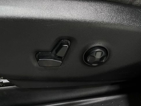 Used 2020 Chrysler Pacifica Touring-L w/ Advanced Safetytec Group image 18