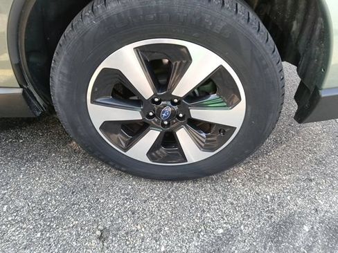 Used 2017 Subaru Forester 2.5i Limited AWD/4WD image 8