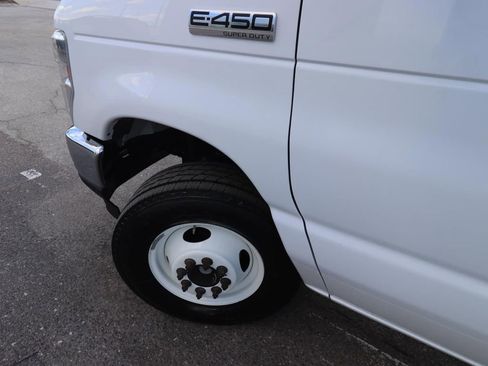 Certified 2022 Ford E-450 and Econoline 450 Super Duty w/ Power Windows & Locks Group image 3