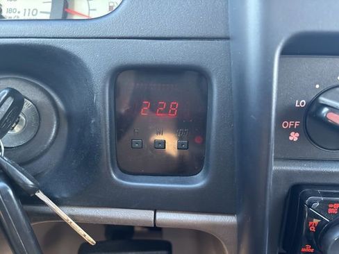 Used 2004 Toyota Tacoma 4x4 Xtracab V6 image 23