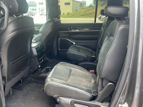 Used 2022 Jeep Wagoneer Series II w/ Flexible Seating Group AWD/4WD image 7