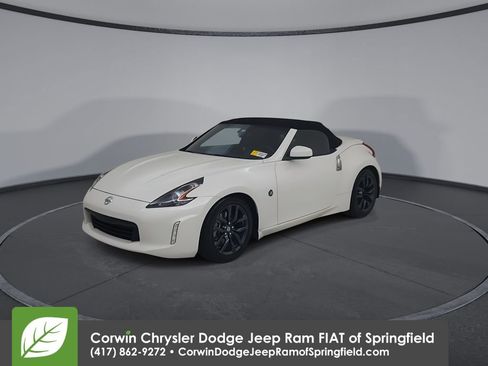 Used 2019 Nissan 370Z Touring RWD image 7