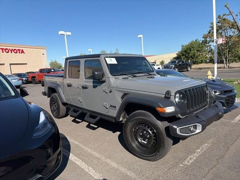 Used 2023 Jeep Gladiator Sport w/ Trailer Tow Package AWD/4WD image 2
