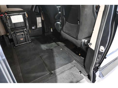 Used 2014 Dodge Grand Caravan SXT FWD image 20