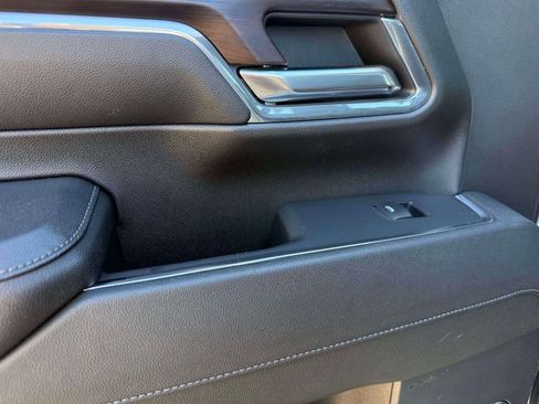 Used 2024 GMC Sierra 3500 SLT w/ SLT Premium Package image 19