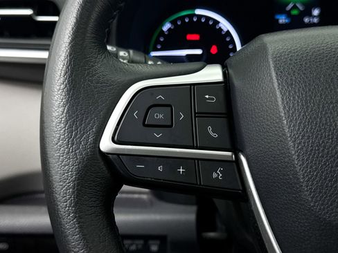Used 2023 Toyota Sienna XLE w/ Protection Package (TMS) FWD image 32