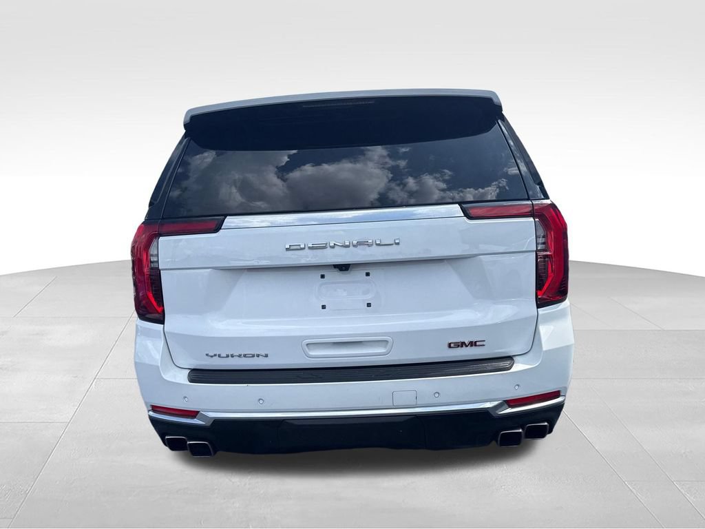 Used 2025 GMC Yukon XL Denali AWD/4WD image 9
