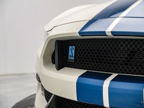 Used 2020 Ford Mustang Shelby GT350R w/ GT350R Equipment Group 920A RWD image 38
