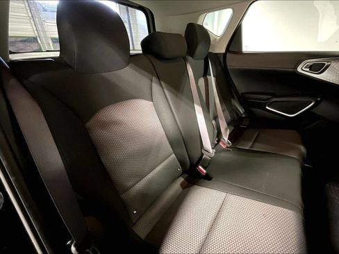 Used 2025 Kia Soul LX FWD image 33
