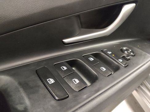 Used 2025 Hyundai Elantra SE w/ Cargo Package FWD image 27