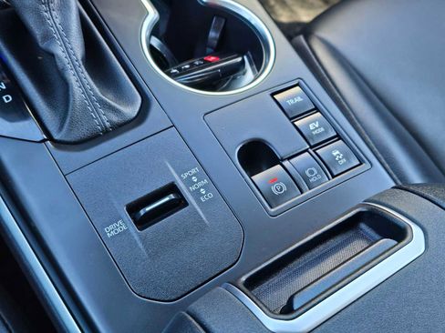 Used 2023 Toyota Highlander XLE image 29