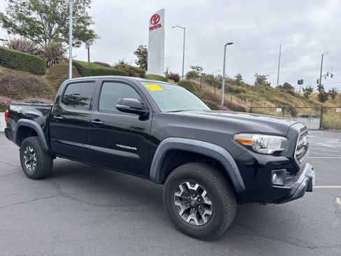 Used 2016 Toyota Tacoma TRD Off-Road AWD/4WD image 1