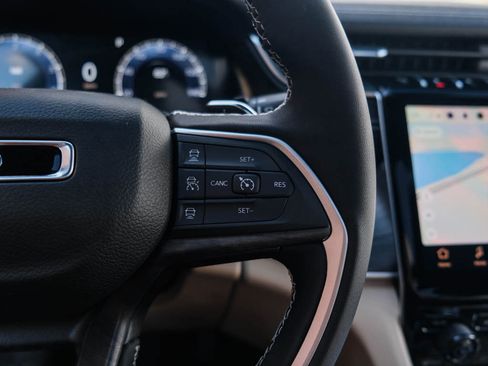 New 2025 Jeep Grand Cherokee Limited w/ Trailer Tow Package image 21