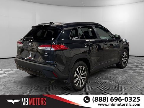 Used 2025 Toyota Corolla Cross LE AWD/4WD image 3
