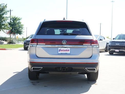 Used 2026 Volkswagen Atlas SE FWD image 8