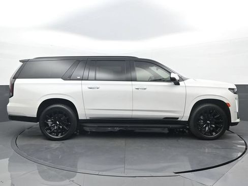 Used 2023 Cadillac Escalade ESV Sport AWD/4WD image 2