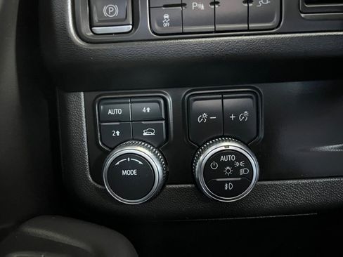 Used 2021 GMC Yukon SLT w/ SLT Premium Package image 20