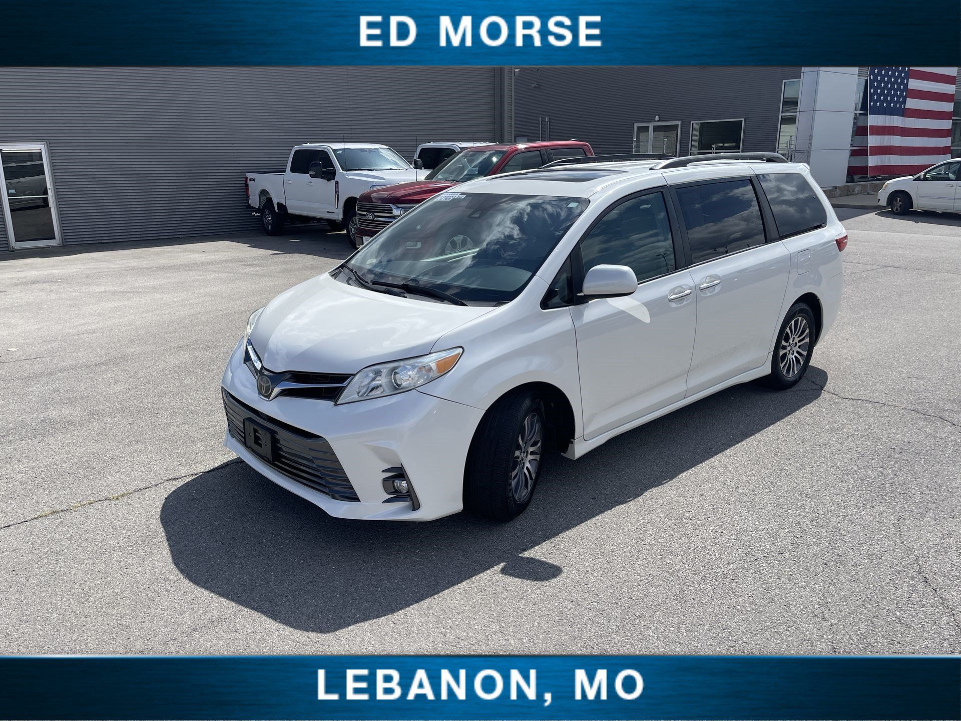 Used 2018 Toyota Sienna XLE w/ XLE Navigation Package FWD image 19