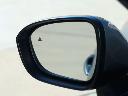 Used 2024 Nissan Rogue SV FWD image 8